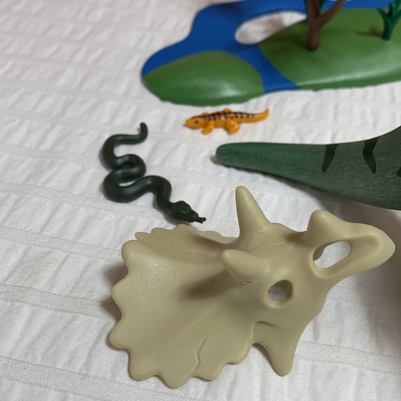 T-Rex w/Velociraptors 4171 by Playmobil - Picture 4 of 12